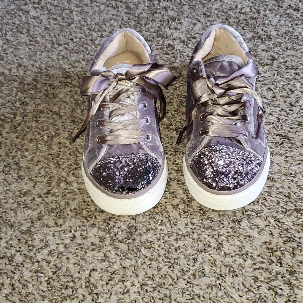 Childtems place velvet n glitter with ribbon laces
